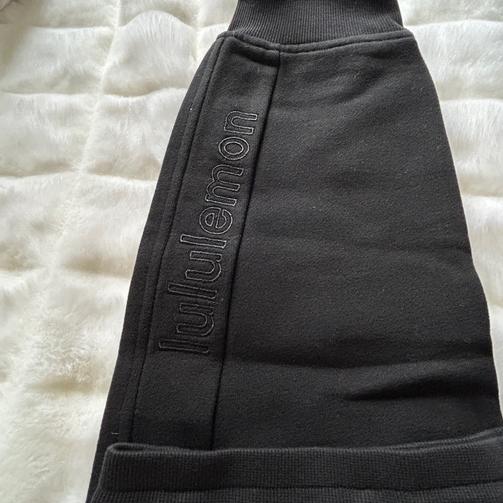 NWT Lululemon high rise scuba fleece Black joggers sz 8 embroidered lululemon - Picture 2 of 5